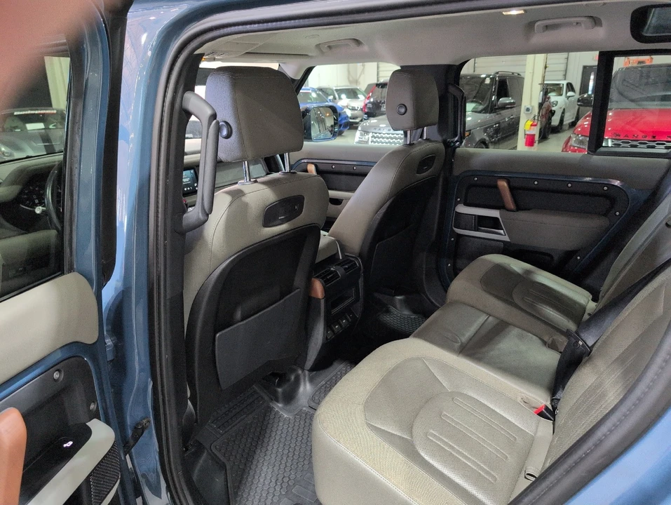 2020 Land Rover Defender 110 - Image 11 of 12