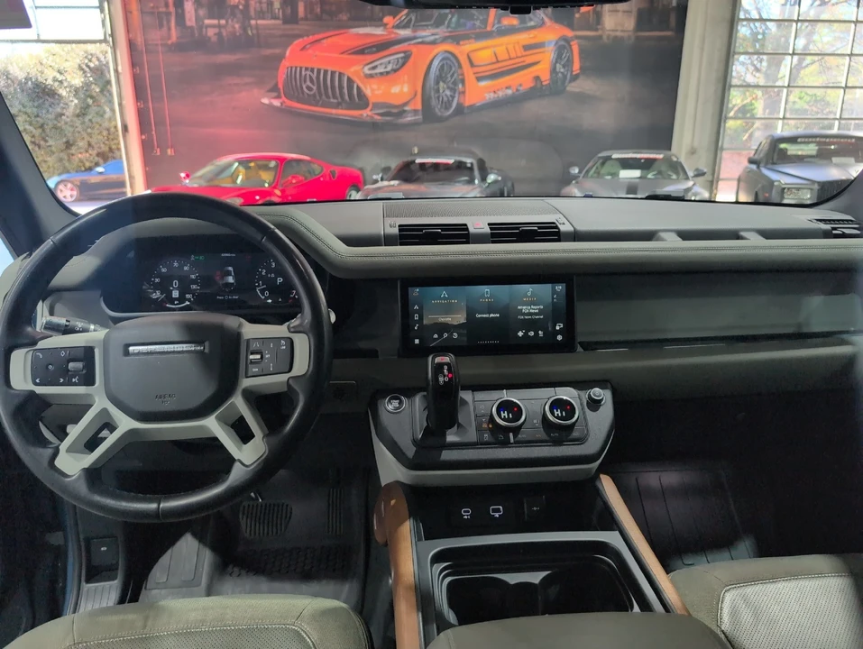 2020 Land Rover Defender 110 - Image 9 of 12