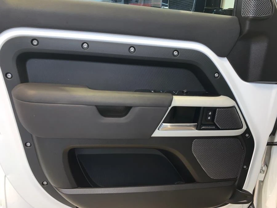 2020 Land Rover Defender L663 - Image 15 of 17