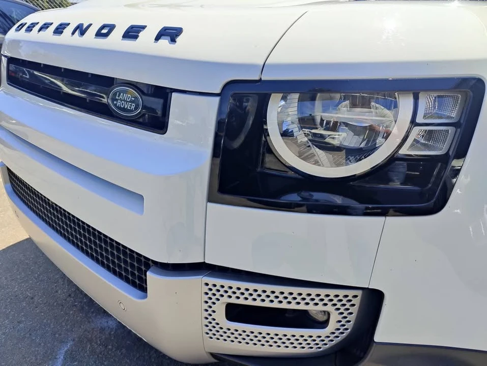2020 Land Rover Defender L663 - Image 9 of 17