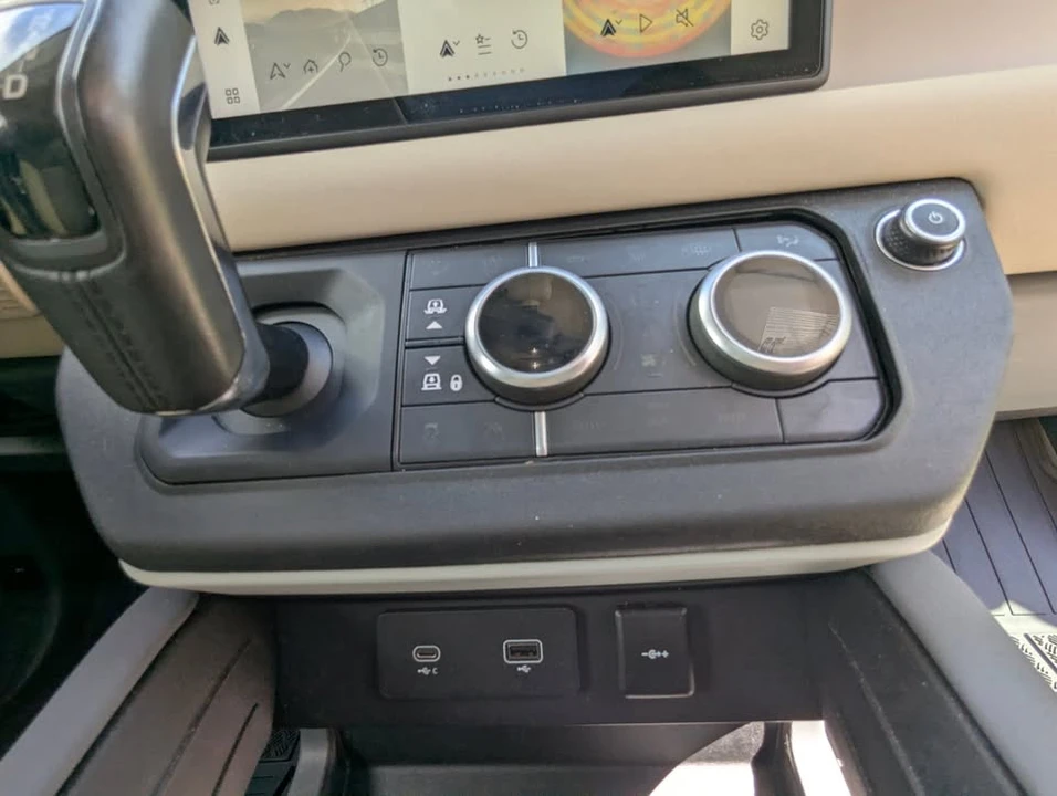 2020 Land Rover Defender L663 - Image 16 of 20