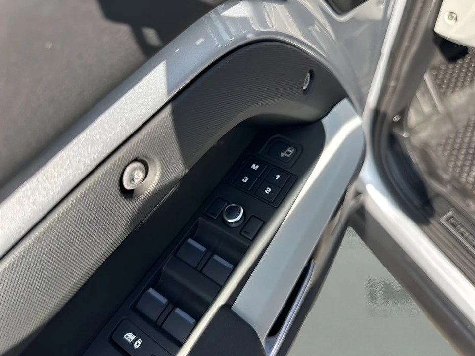 2020 Land Rover Defender 110 - Image 11 of 12
