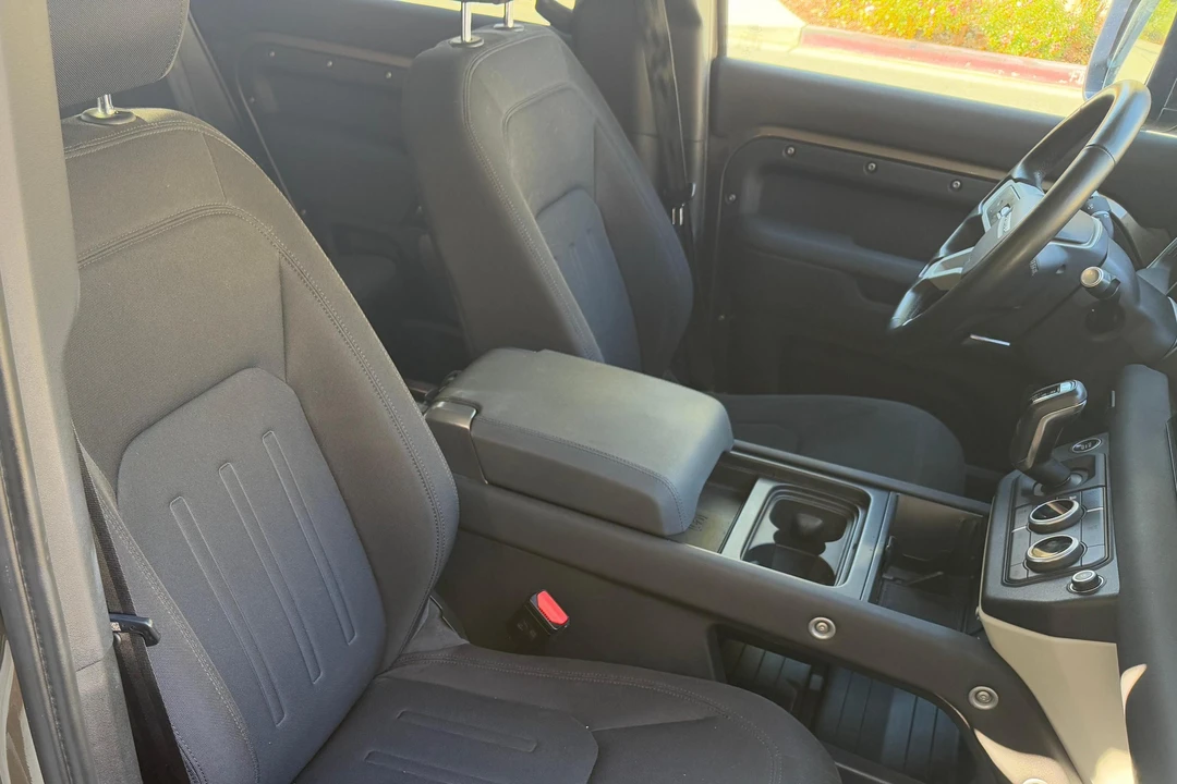 2020 Land Rover Defender 110 - Image 23 of 31