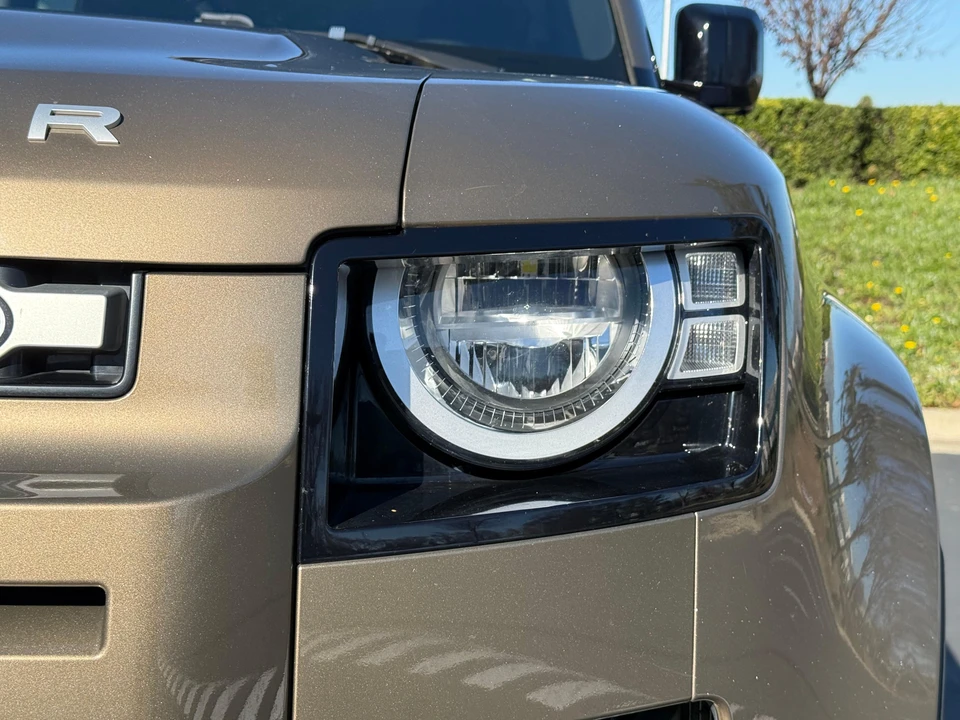2020 Land Rover Defender 110 - Image 12 of 31