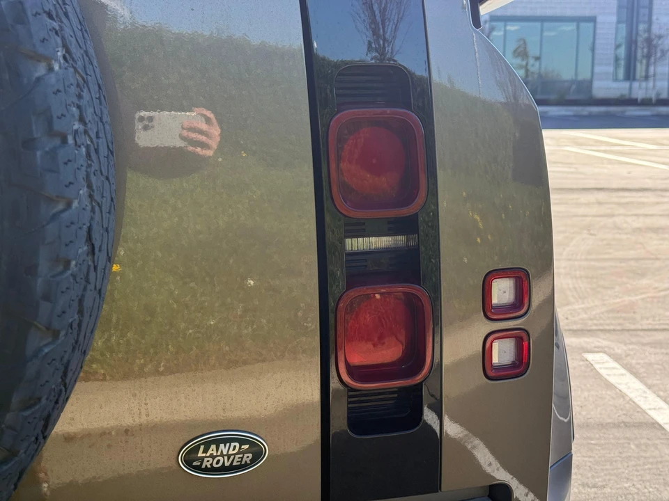 2020 Land Rover Defender 110 - Image 15 of 31