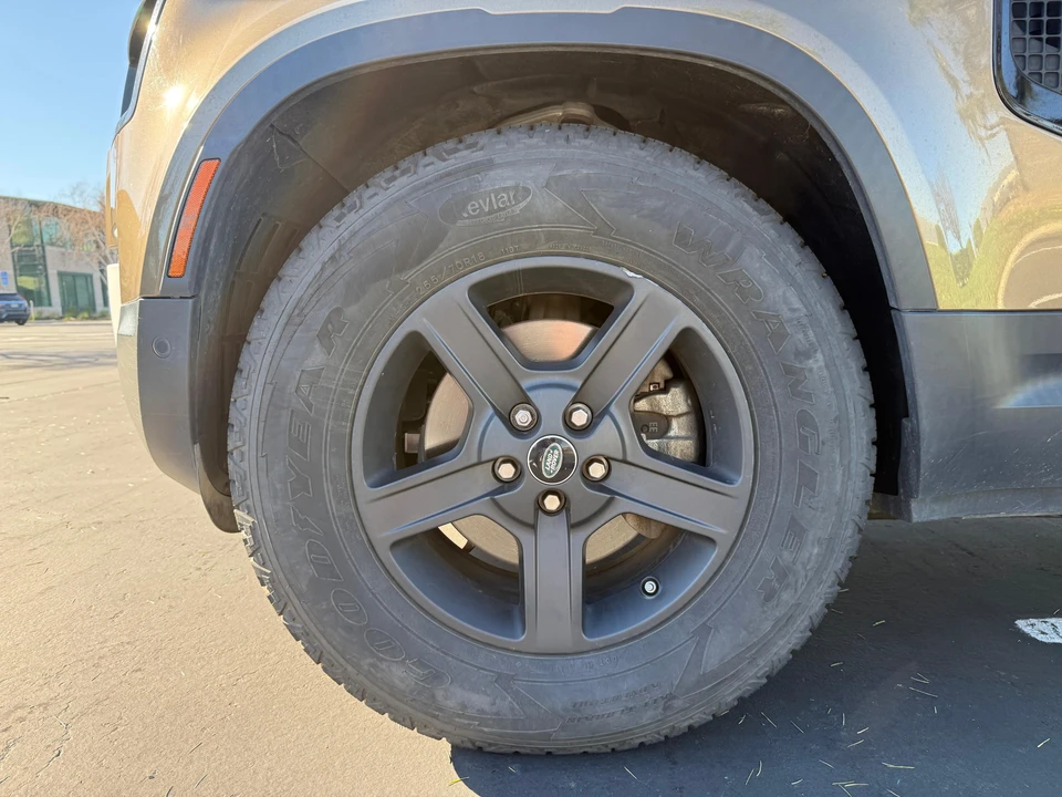 2020 Land Rover Defender 110 - Image 18 of 31
