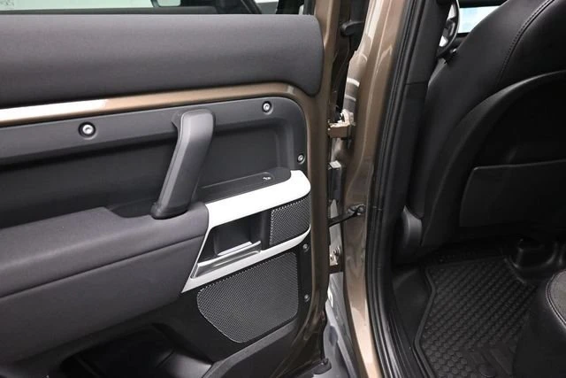 2020 Land Rover Defender L663 - Image 17 of 20