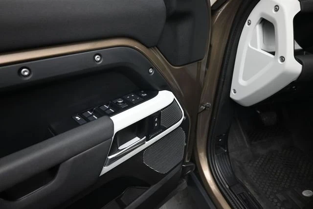 2020 Land Rover Defender L663 - Image 16 of 20