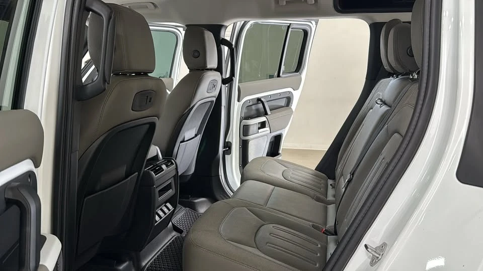 2020 Land Rover Defender L663 - Image 9 of 12