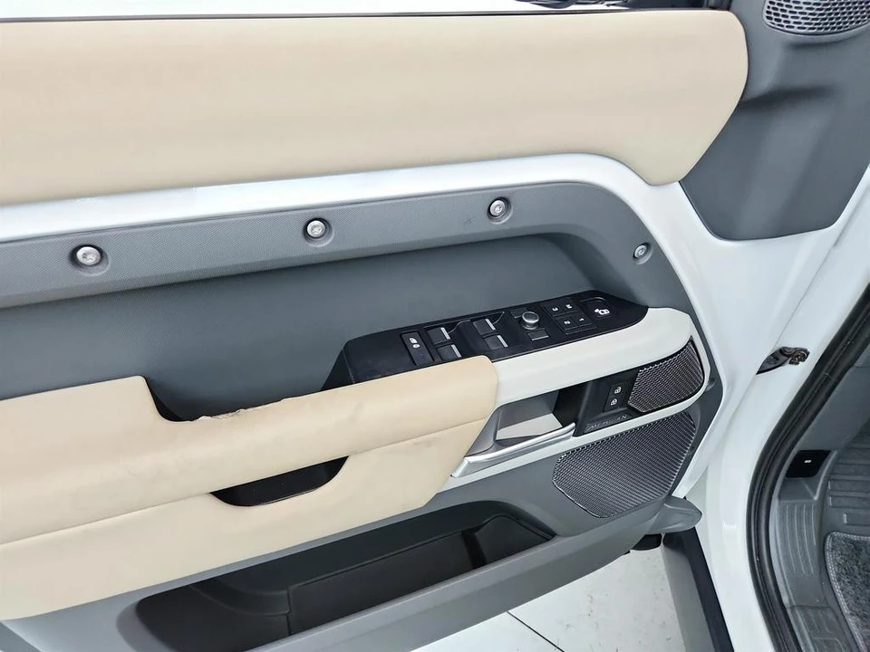 2020 Land Rover Defender L663 - Image 23 of 31