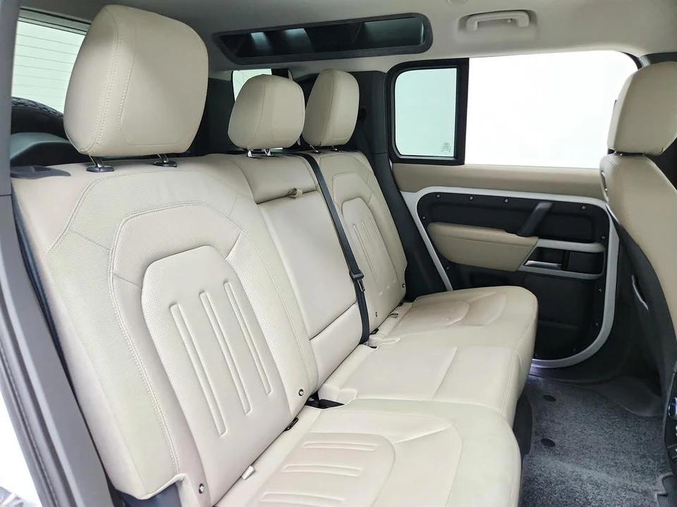 2020 Land Rover Defender L663 - Image 30 of 31