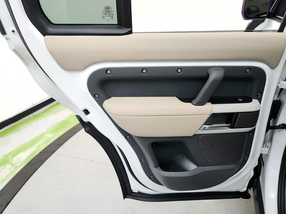 2020 Land Rover Defender L663 - Image 26 of 31