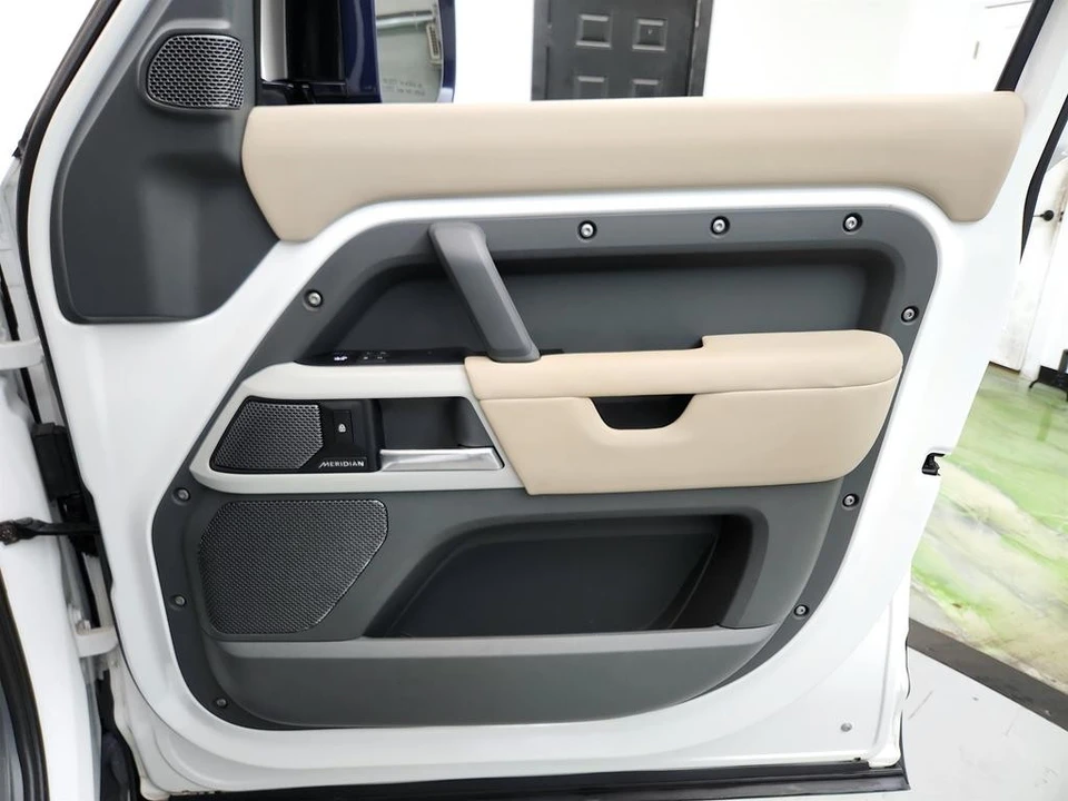 2020 Land Rover Defender L663 - Image 29 of 31