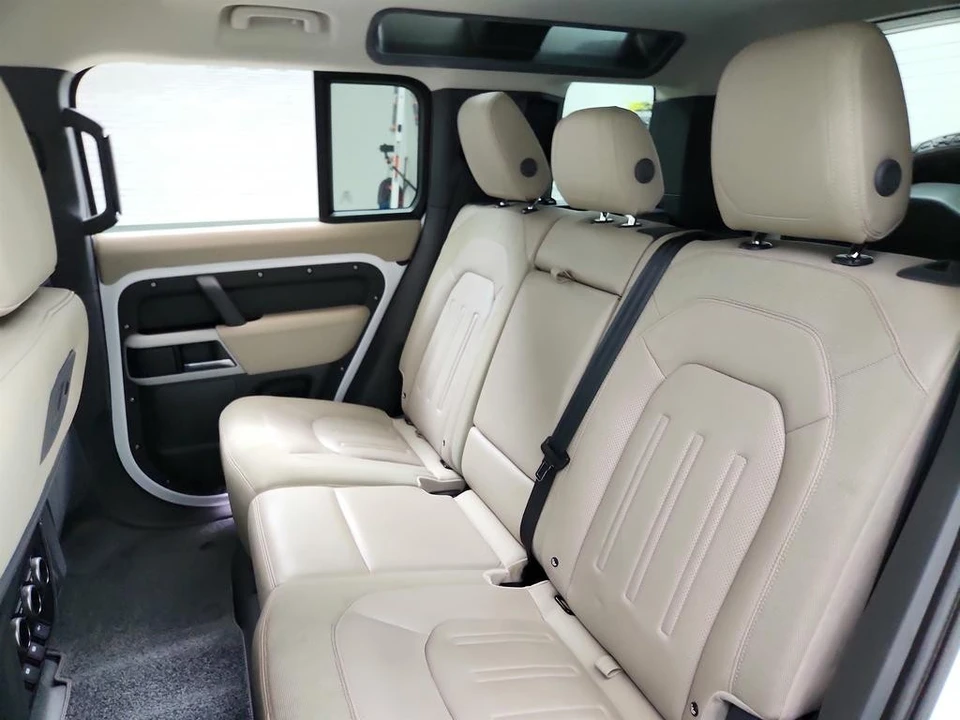 2020 Land Rover Defender L663 - Image 25 of 31
