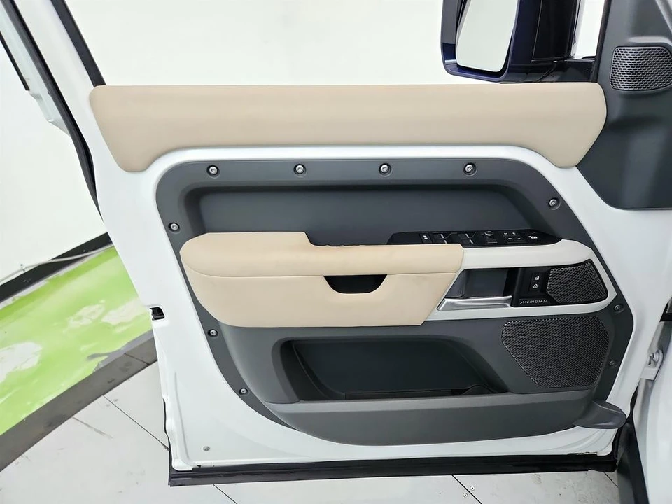 2020 Land Rover Defender L663 - Image 24 of 31
