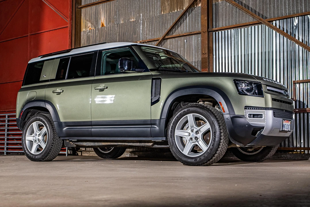 2020 Land Rover Defender L663 - Image 28 of 31