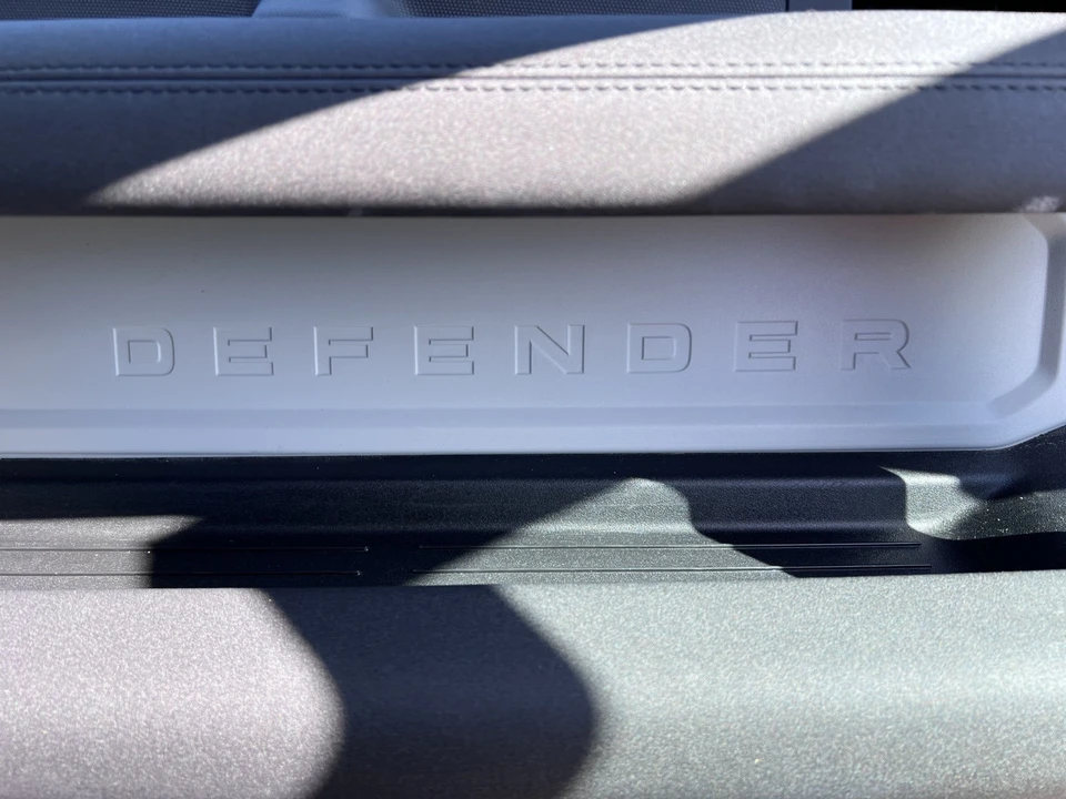 2020 Land Rover Defender 110 - Image 20 of 21