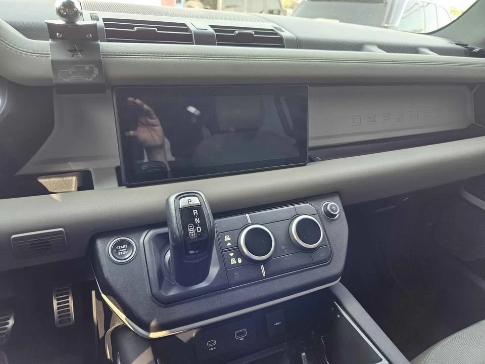 2020 Land Rover Defender L663 - Image 12 of 14