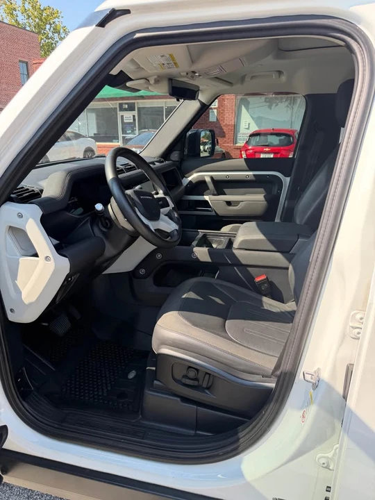 2020 Land Rover Defender L663 - Image 5 of 10