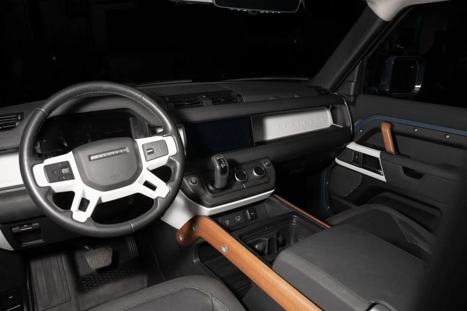 2020 Land Rover Defender L663 - Image 9 of 18