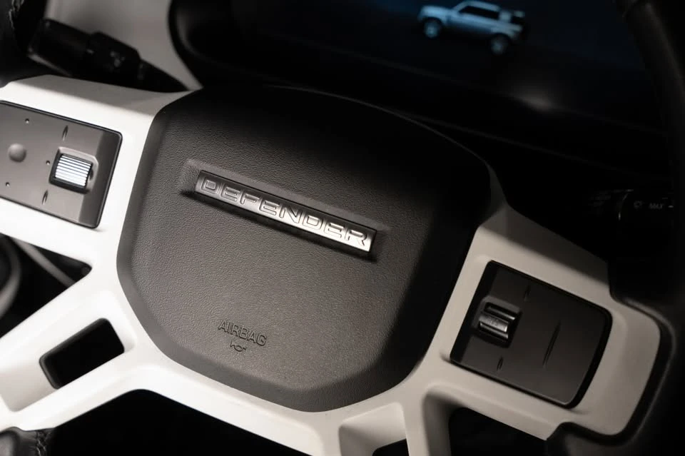 2020 Land Rover Defender L663 - Image 11 of 18