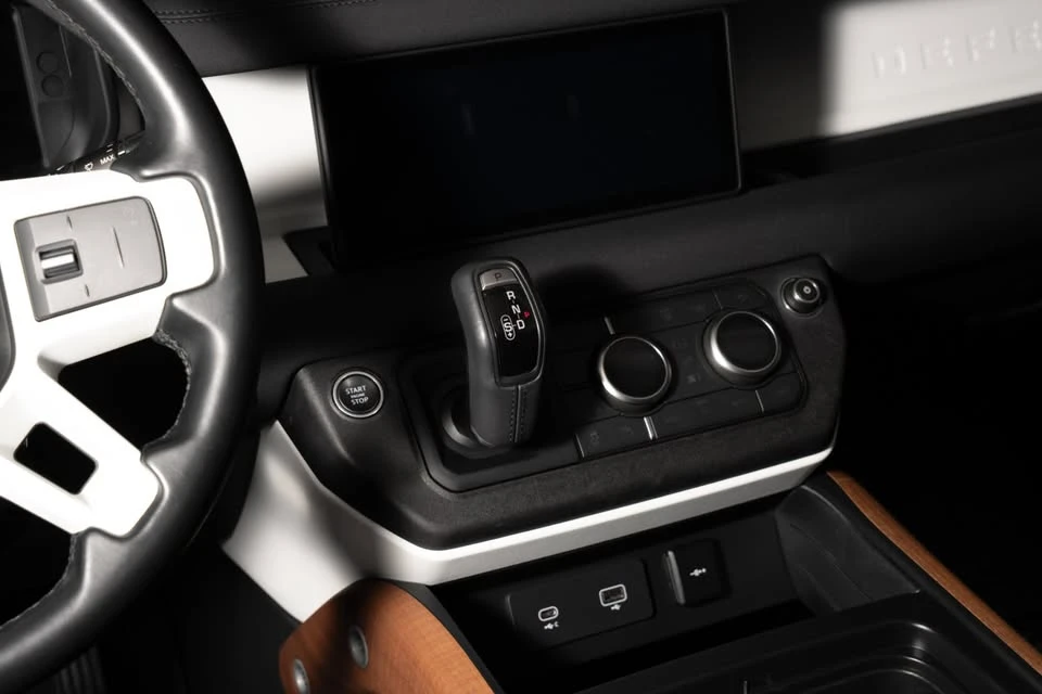 2020 Land Rover Defender L663 - Image 13 of 18