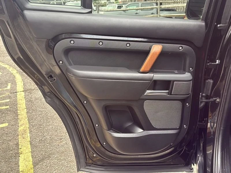 2020 Land Rover Defender L663 - Image 11 of 20