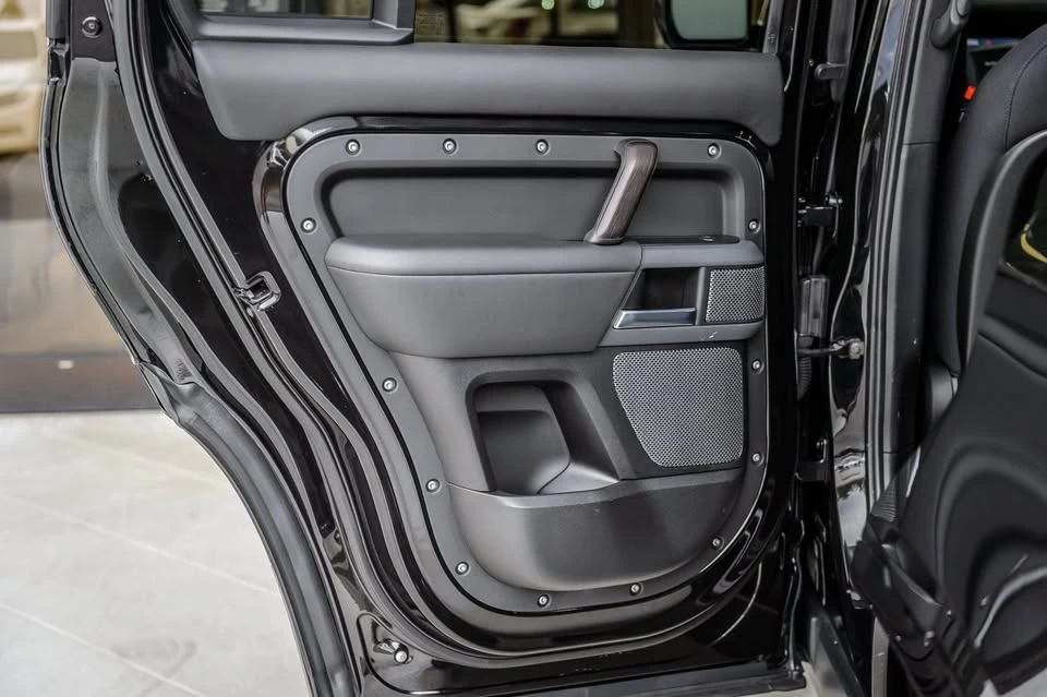 2020 Land Rover Defender L663 - Image 19 of 20