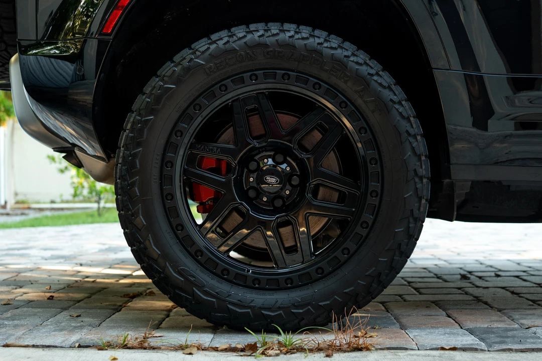 2020 Land Rover Defender L663 - Image 30 of 31