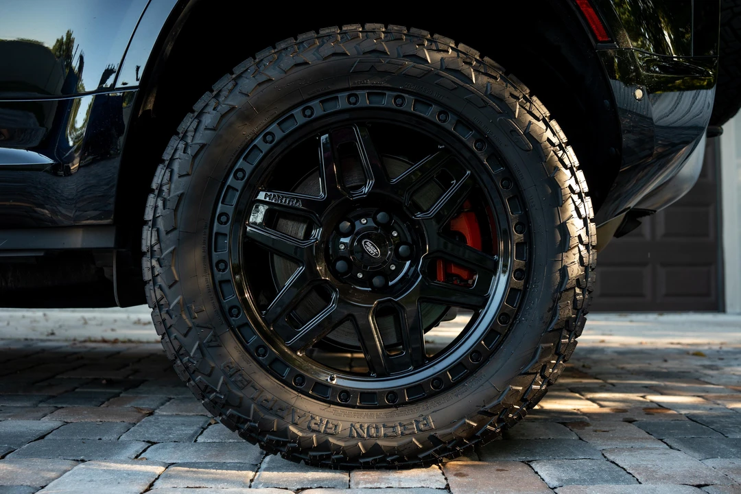 2020 Land Rover Defender L663 - Image 29 of 31