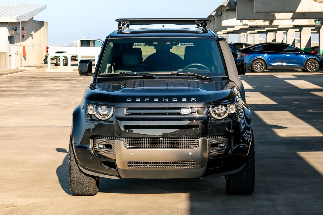 2020 Land Rover Defender L663 - Image 2 of 31