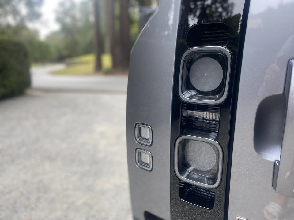 2020 Land Rover Defender L663 - Image 15 of 31