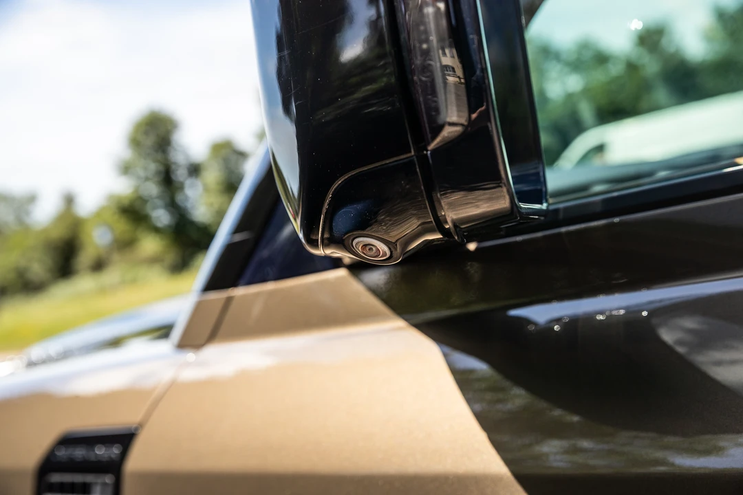 2020 Land Rover Defender L663 - Image 17 of 31