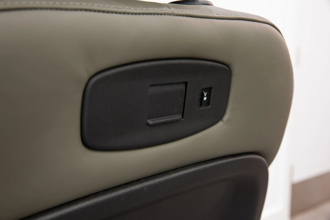2020 Land Rover Defender L663 - Image 7 of 31