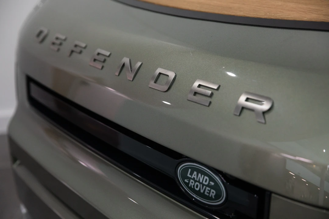 2020 Land Rover Defender L663 - Image 30 of 31