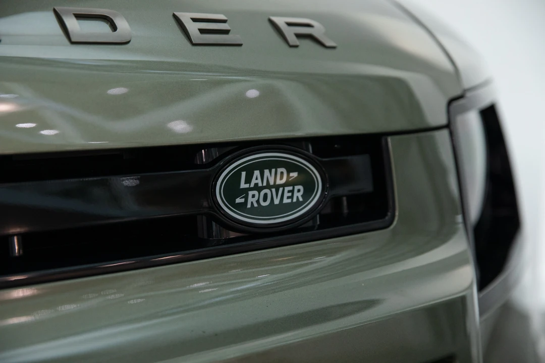 2020 Land Rover Defender L663 - Image 29 of 31