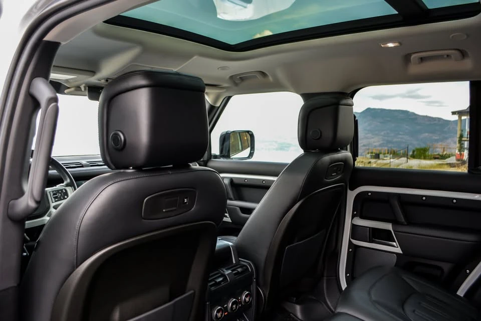 2020 Land Rover Defender L663 - Image 15 of 20