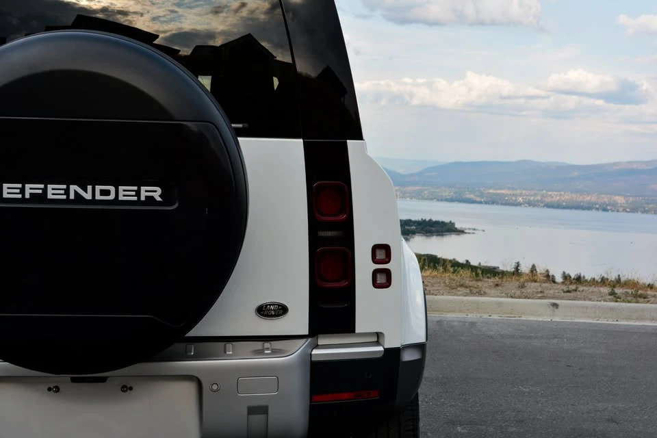 2020 Land Rover Defender L663 - Image 17 of 20
