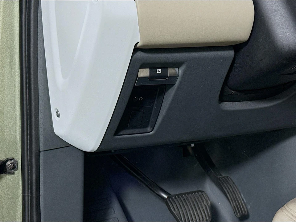 2020 Land Rover Defender L663 - Image 8 of 31