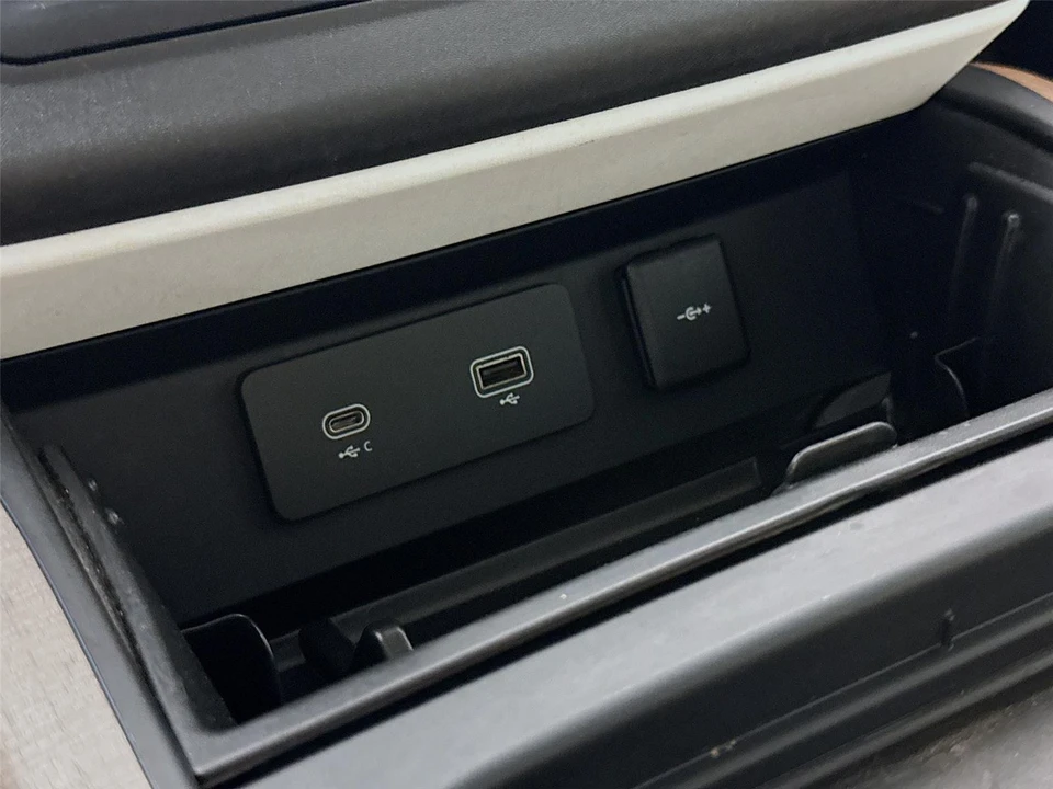 2020 Land Rover Defender L663 - Image 19 of 31
