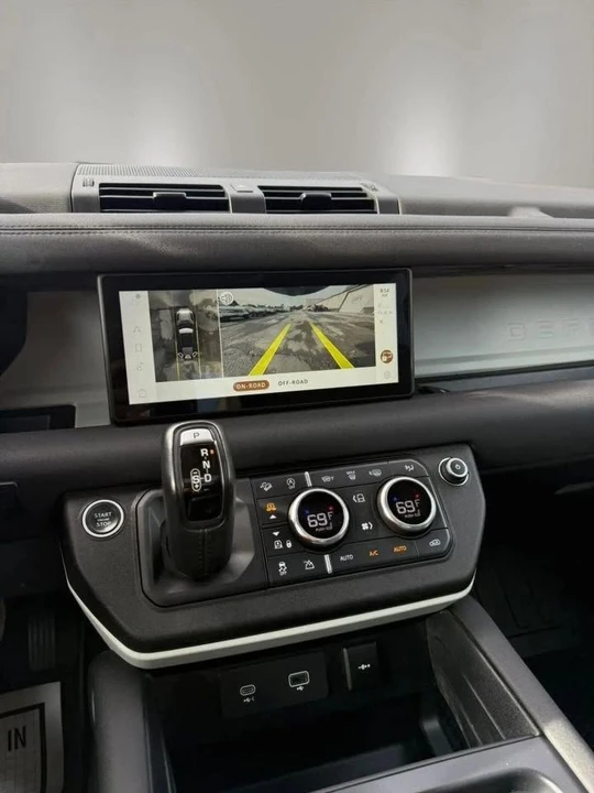 2020 Land Rover Defender L663 - Image 17 of 18