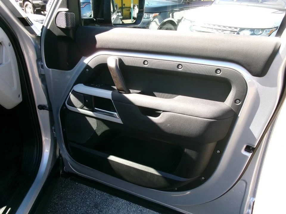 2020 Land Rover Defender L663 - Image 9 of 20