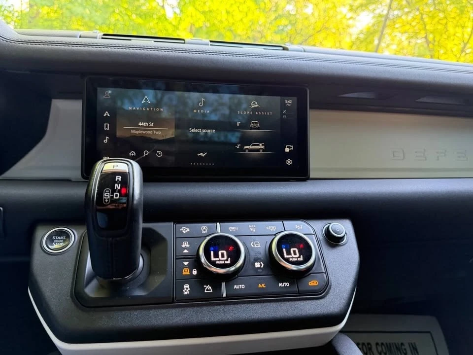 2020 Land Rover Defender L663 - Image 10 of 19