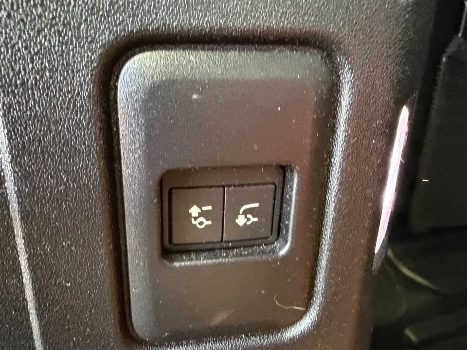 2020 Land Rover Defender L663 - Image 7 of 19