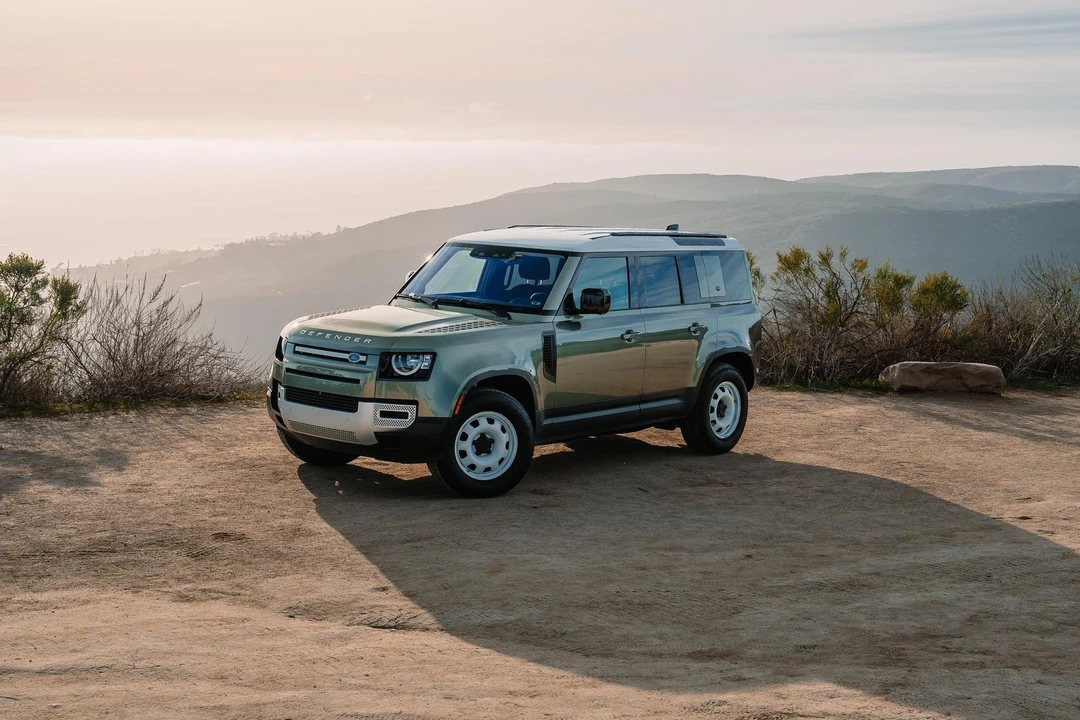 2020 Land Rover Defender L663 - Image 17 of 31