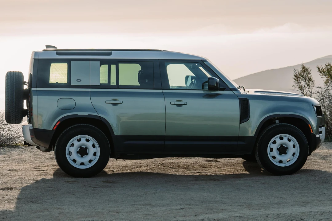2020 Land Rover Defender L663 - Image 3 of 31