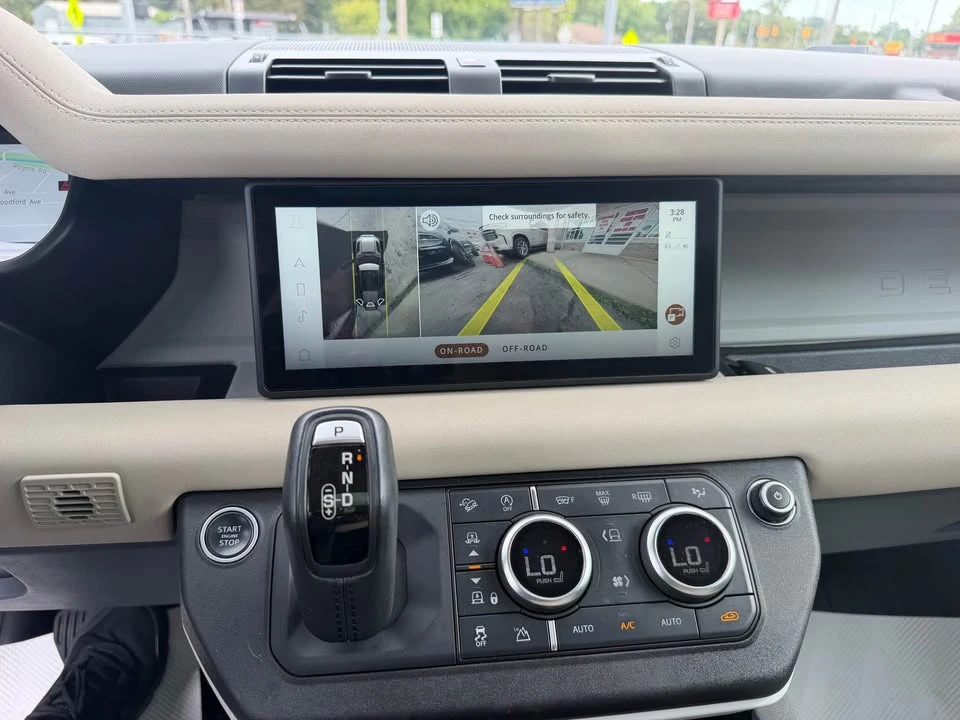 2020 Land Rover Defender L663 - Image 17 of 19
