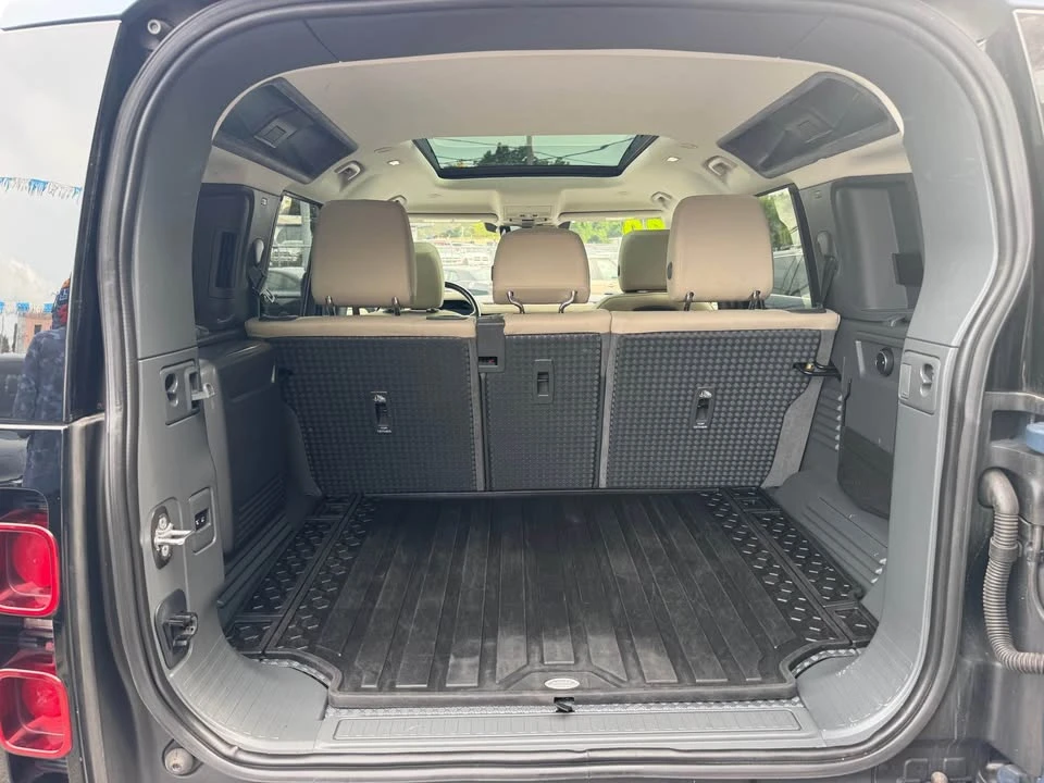 2020 Land Rover Defender L663 - Image 15 of 19