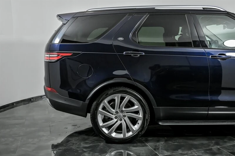 2020 Land Rover Discovery 5th Gen - Image 11 of 21