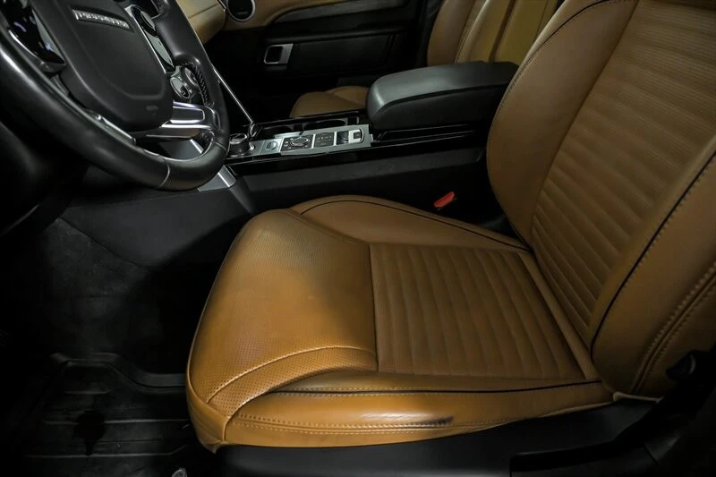 2020 Land Rover Discovery 5th Gen - Image 18 of 21